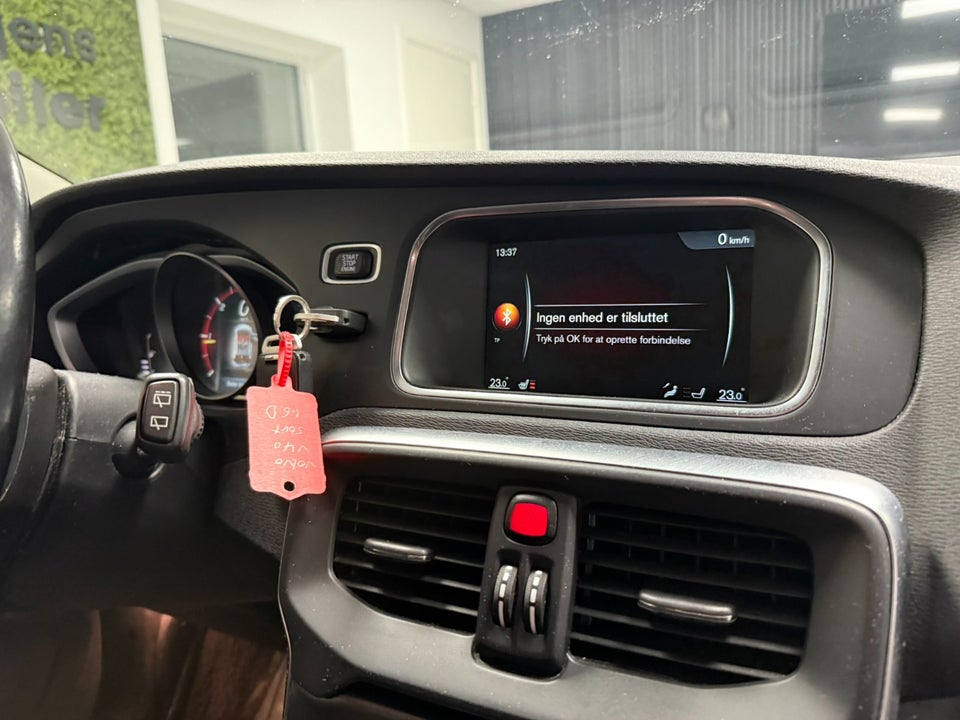 Volvo V40 1,6 D2 115 Momentum aut. 5d