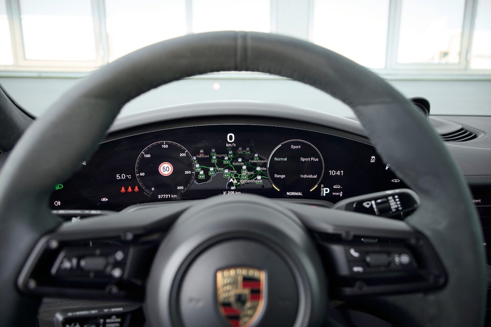 Porsche Taycan GTS Performance+  4d