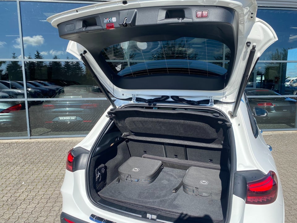 Mercedes EQA300 AMG Line 4Matic 5d