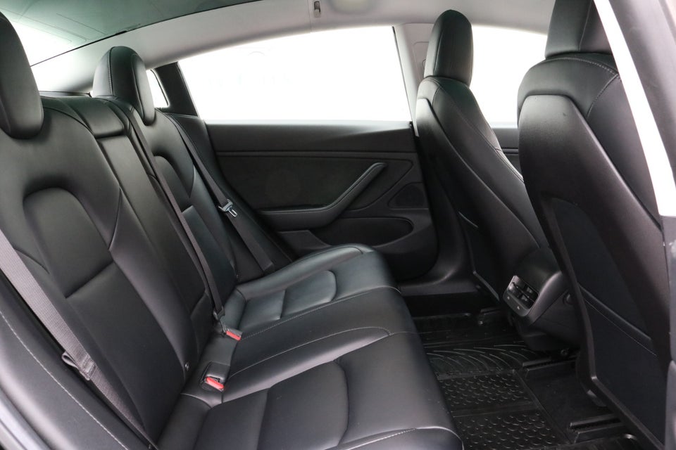 Tesla Model 3 Standard Range+ RWD 4d