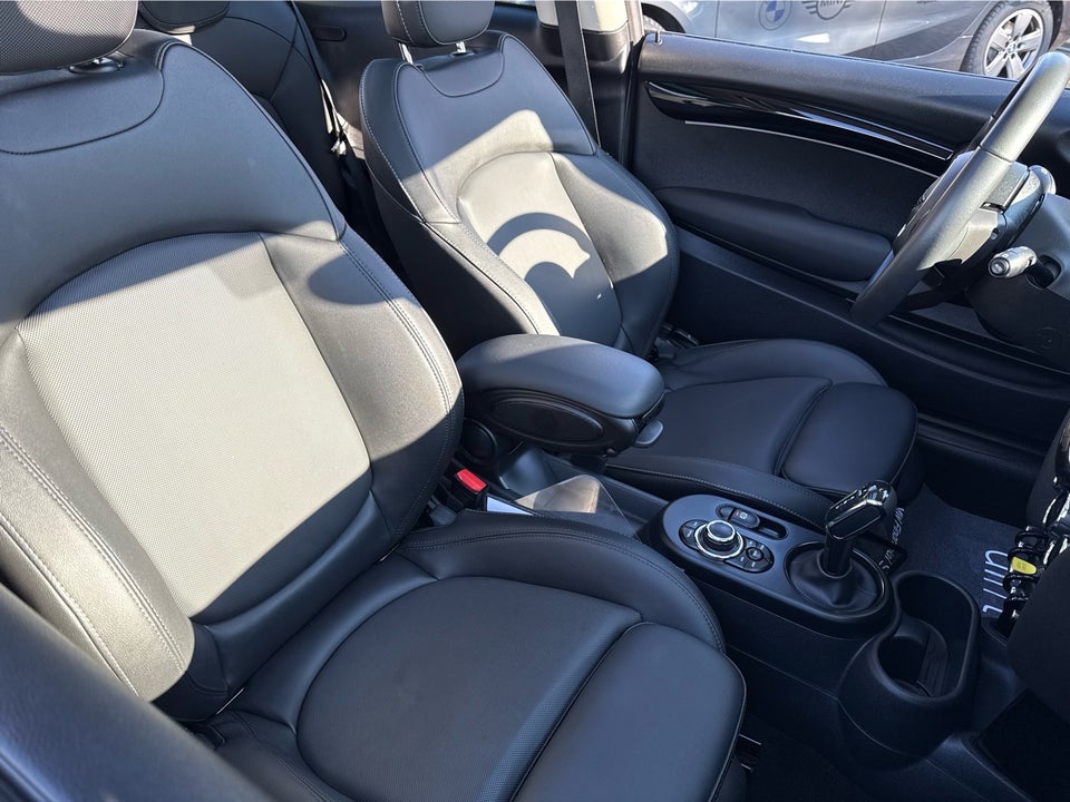 MINI Cooper SE Classic Trim 3d