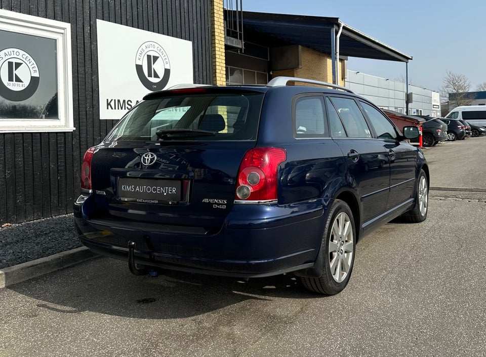 Toyota Avensis 2,0 D-4D Sol stc. 5d