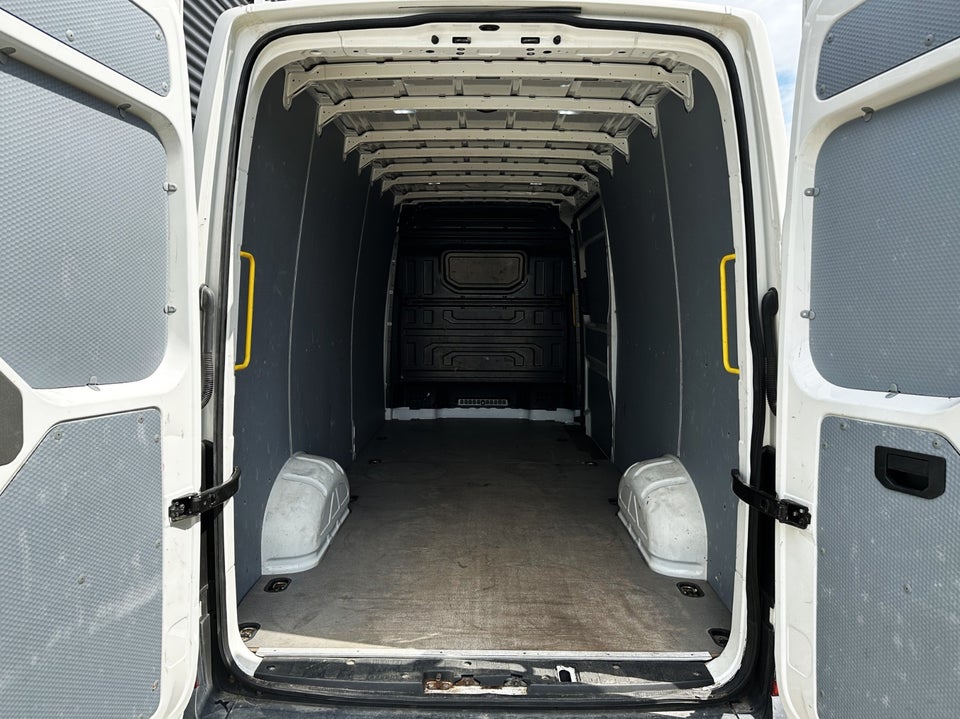 VW Crafter 35 2,0 TDi 177 Kassevogn L4H3