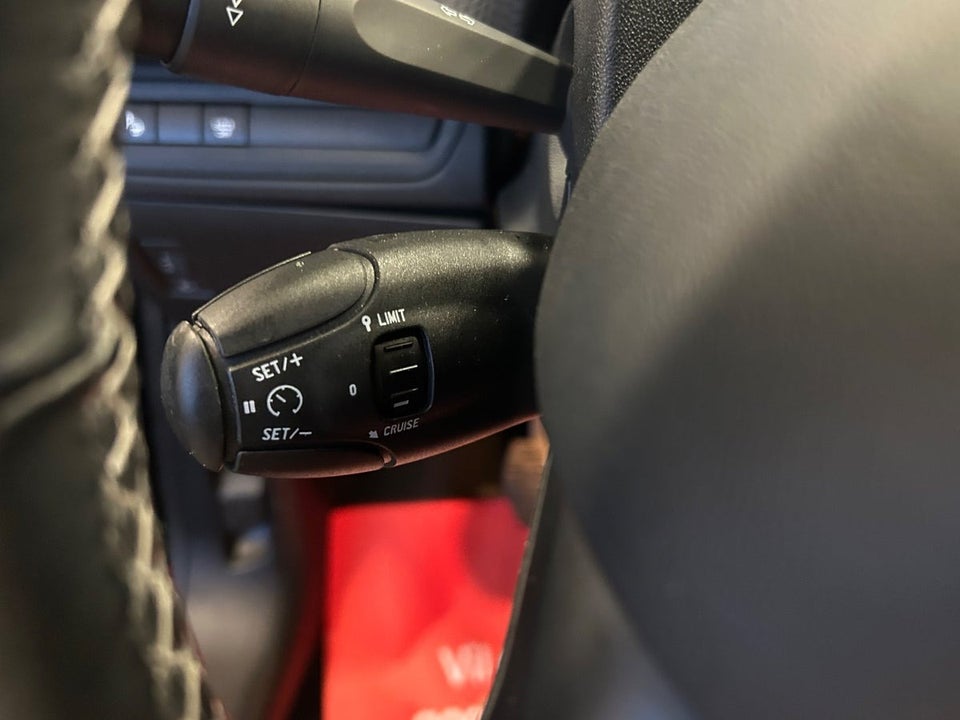 Peugeot 2008 1,2 e-THP 130 Allure Sky 5d