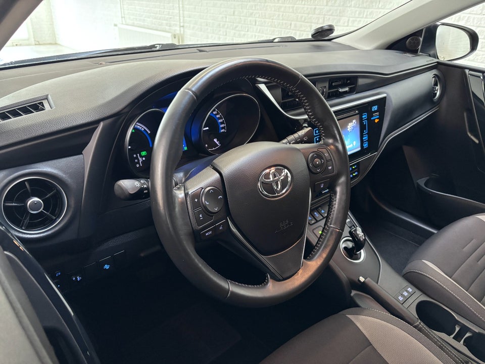 Toyota Auris 1,8 Hybrid H1 Touring Sports CVT 5d