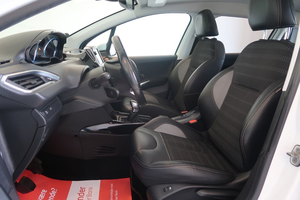 Peugeot 2008 1,6 BlueHDi 100 Selection Sky 5d