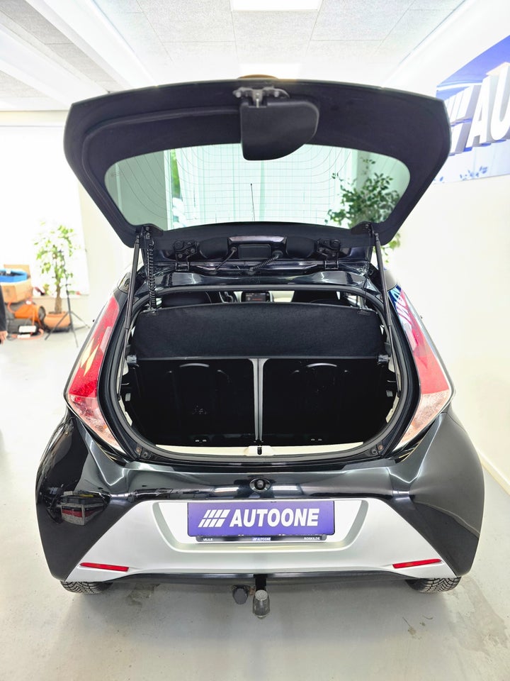 Toyota Aygo 1,0 VVT-i x-play 5d