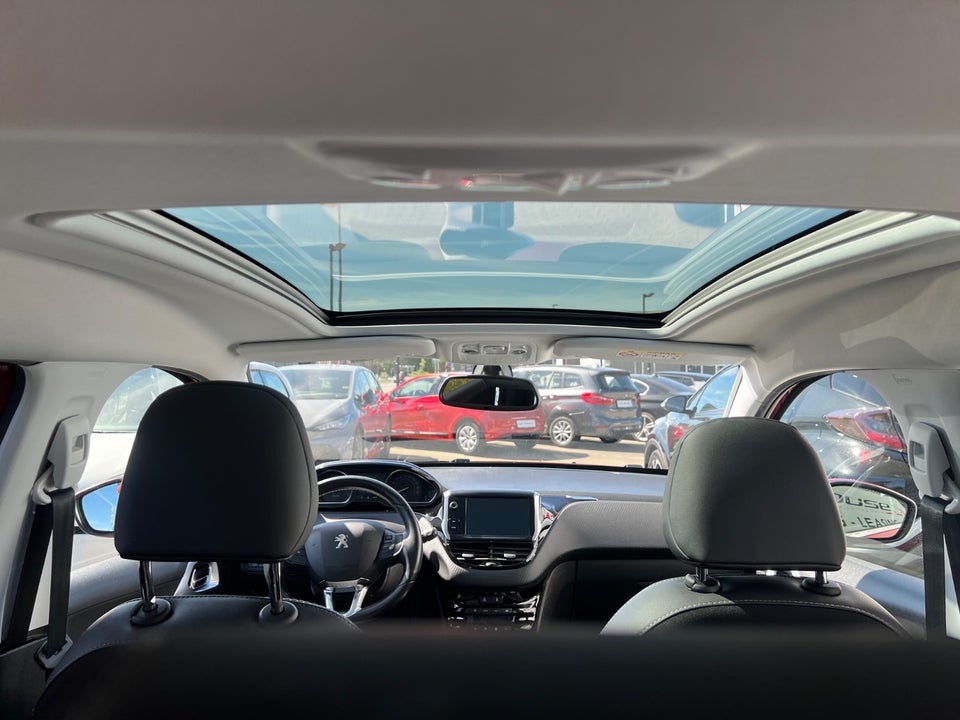 Peugeot 2008 1,2 PureTech 110 Prestige Sky 5d