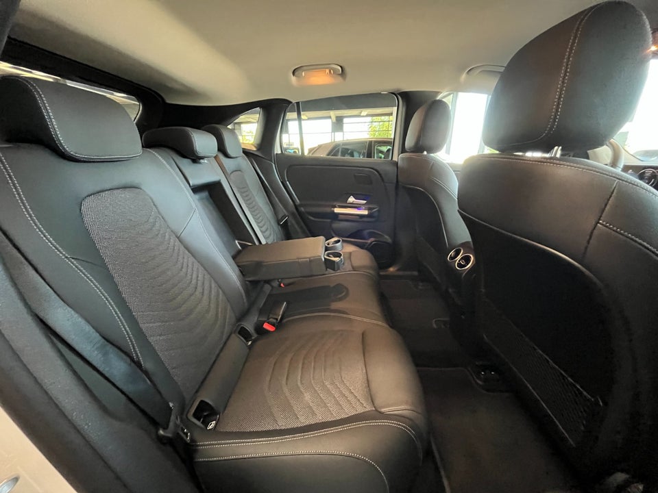 Mercedes EQA300 Progressive 4Matic 5d