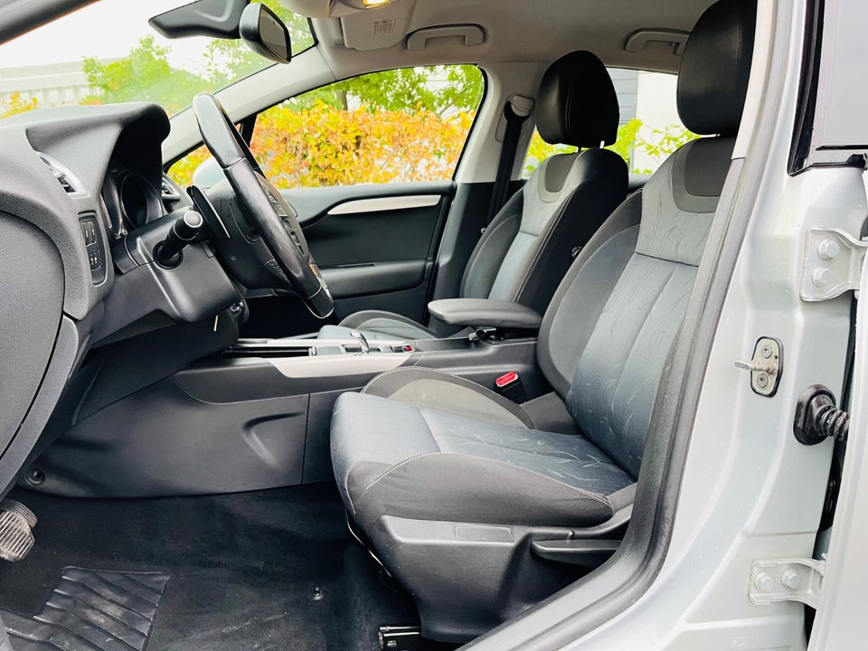 Citroën C4 1,6 e-HDi 112 Seduction E6G 5d