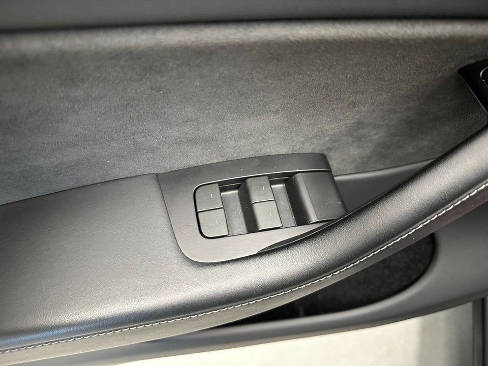 Tesla Model Y RWD 5d