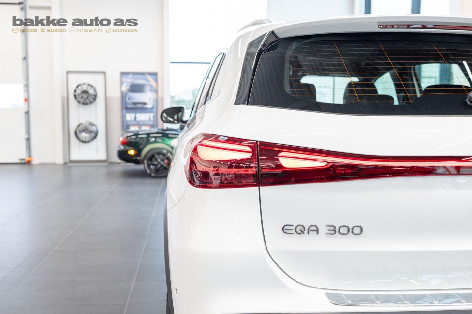 Mercedes EQA300 Progressive 4Matic 5d