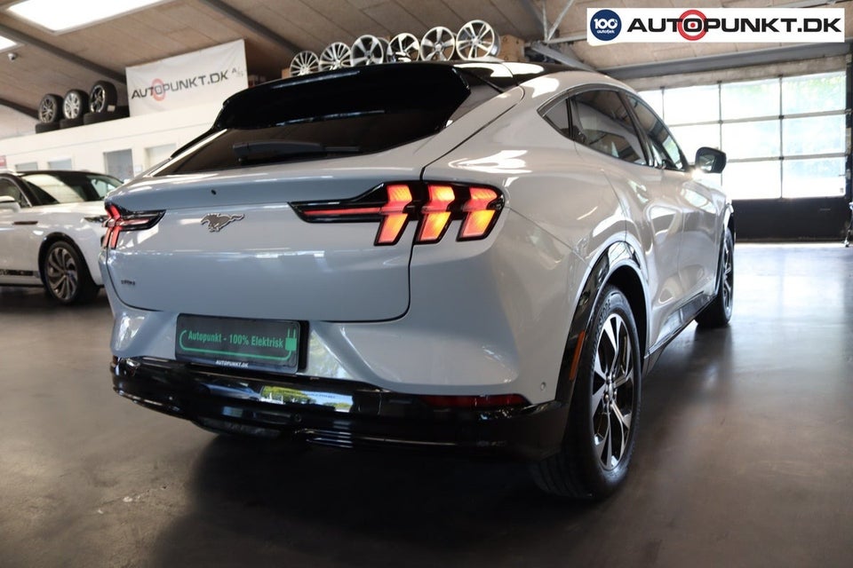 Ford Mustang Mach-E 75 Standard Range AWD 5d