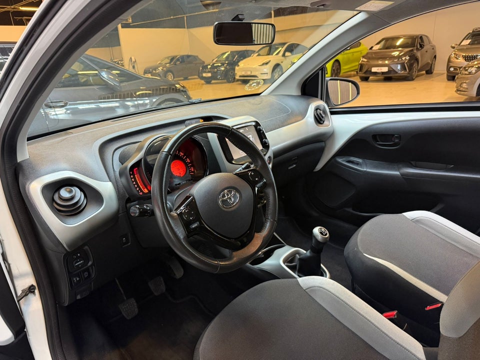 Toyota Aygo 1,0 VVT-i x-touch 5d