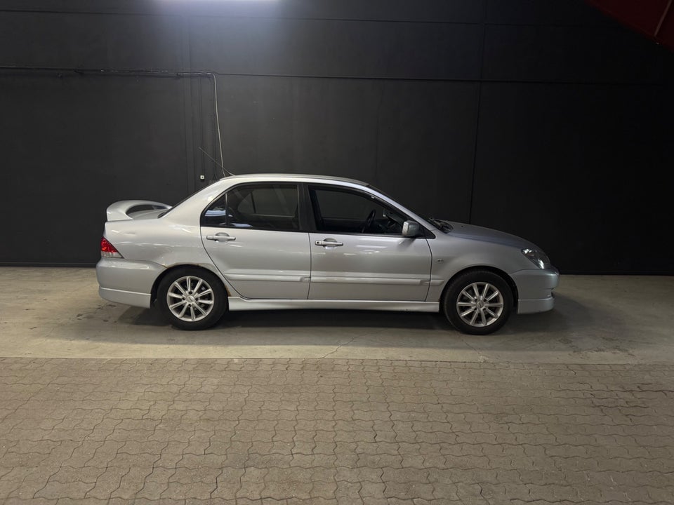 Mitsubishi Lancer 1,6 Invite 4d