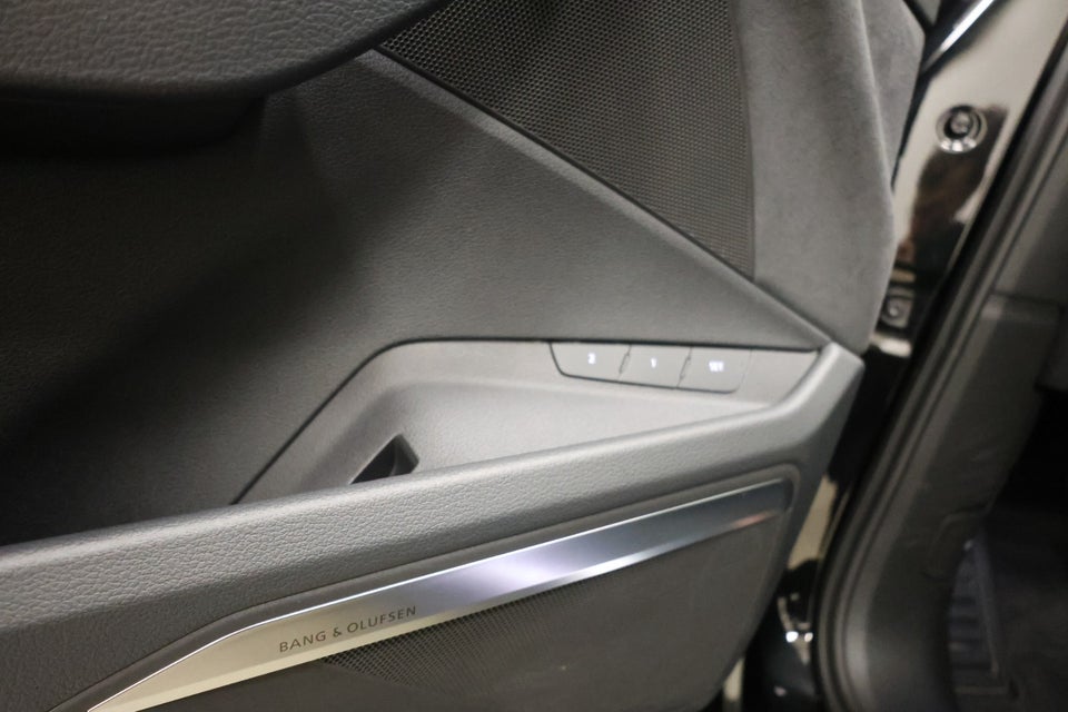 Audi SQ8 e-tron quattro 5d