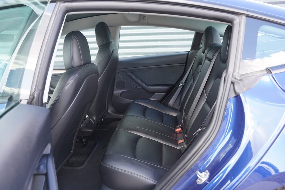 Tesla Model 3 Long Range AWD 4d