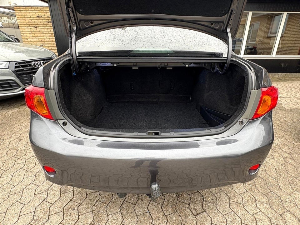 Toyota Corolla 1,6 Luna 4d