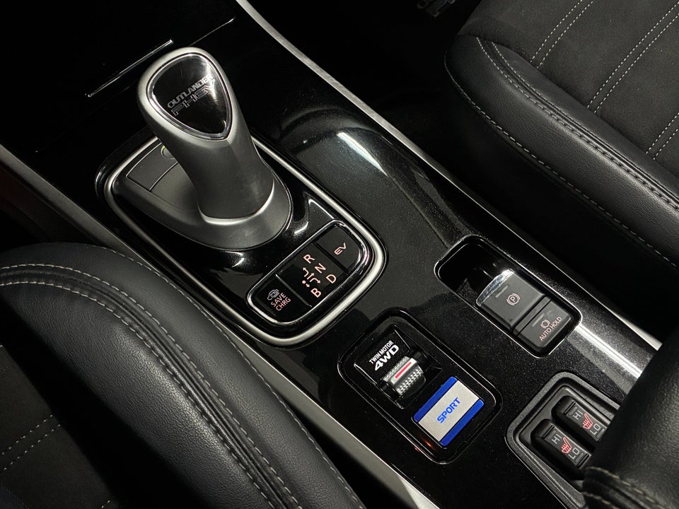 Mitsubishi Outlander 2,4 PHEV Intense CVT 4WD 5d