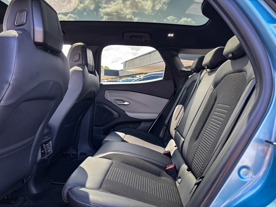 Ford Explorer 77 Premium Extended Range 5d