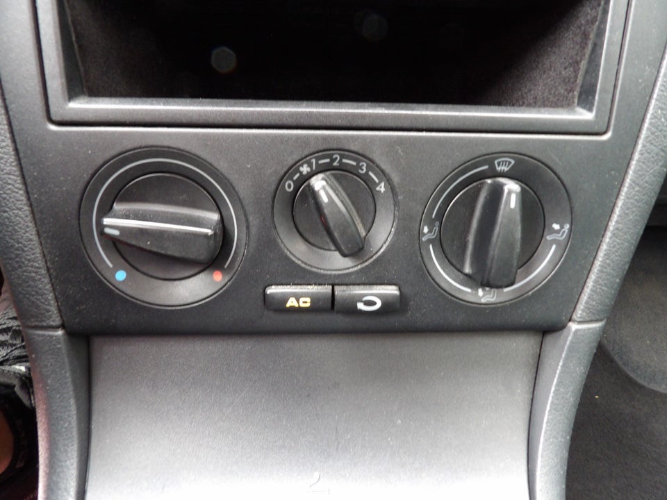 Skoda Octavia 1,6 Classic 5d