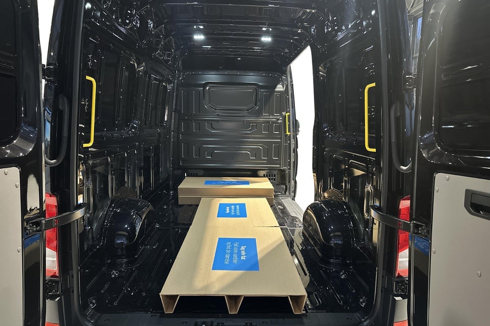 VW Crafter 35 2,0 TDi 140 Kassevogn L3H2