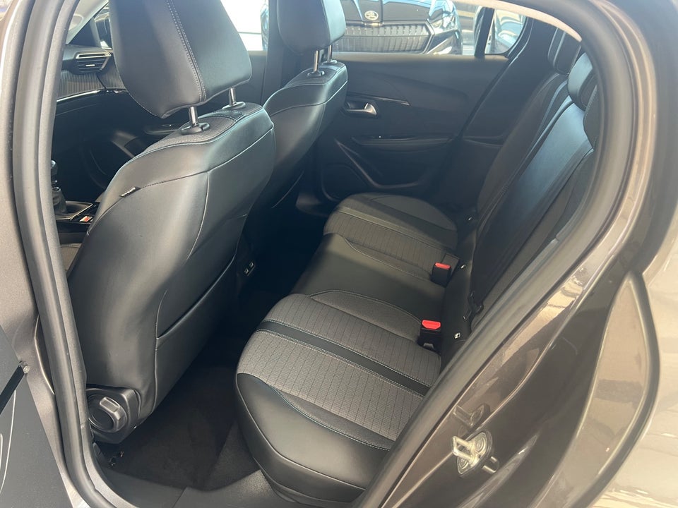 Peugeot 208 1,2 PureTech 100 Allure 5d