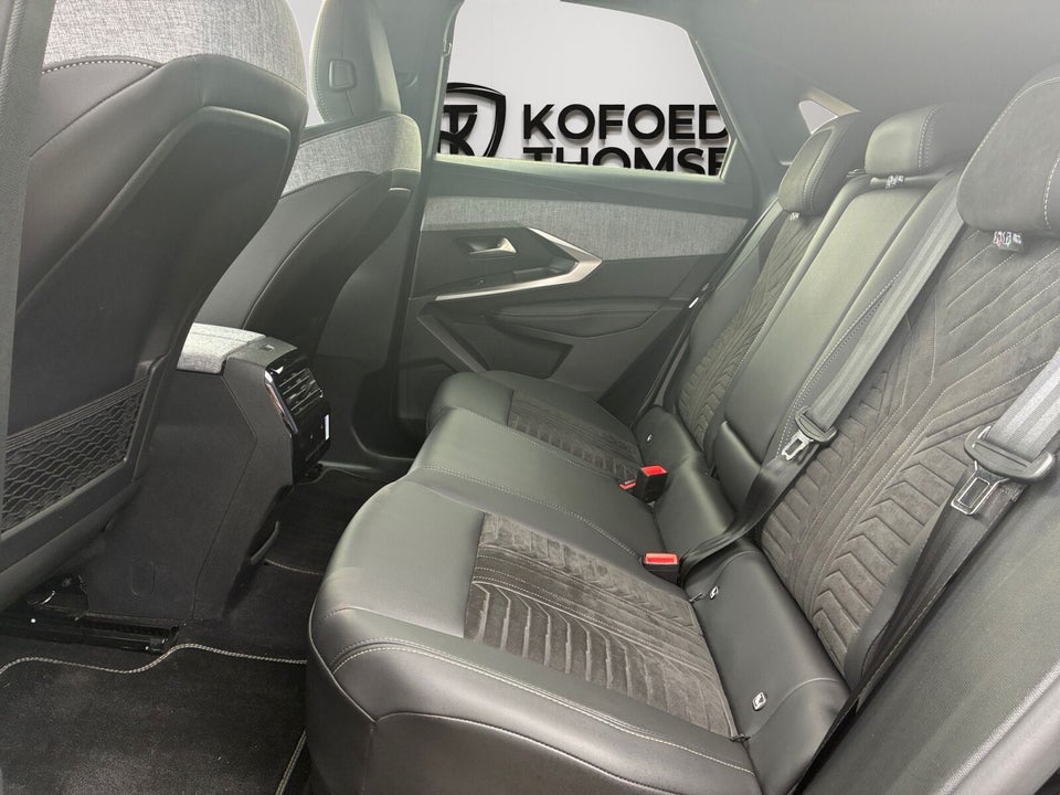 Peugeot e-3008 77 GT 5d