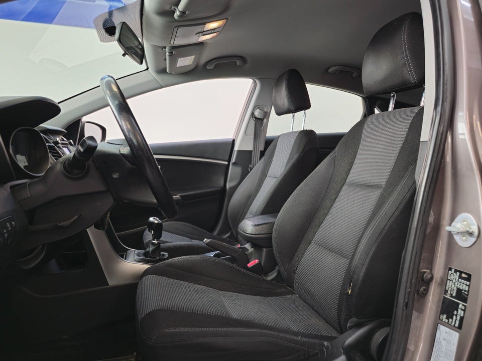 Hyundai i30 1,6 CRDi 110 XTR Eco 5d