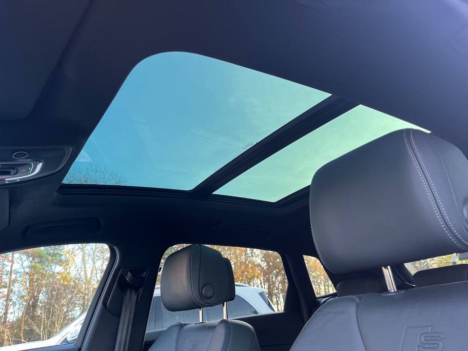 Audi e-tron 55 S-line quattro 5d