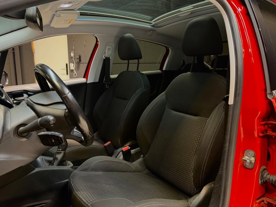 Peugeot 208 1,2 e-THP 110 Allure Sky 5d