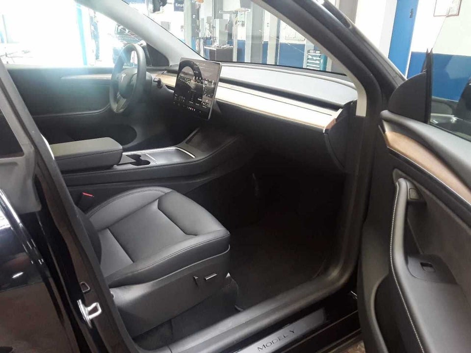 Tesla Model Y Long Range AWD 5d