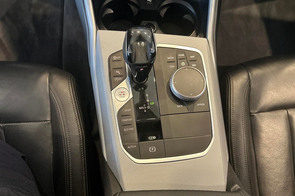 BMW 330i 2,0 Connected aut. 4d