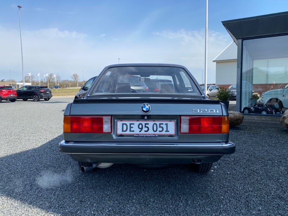 BMW 320i 2,0  4d