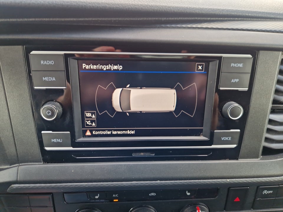 VW Transporter 2,0 TDi 110 Kassevogn lang