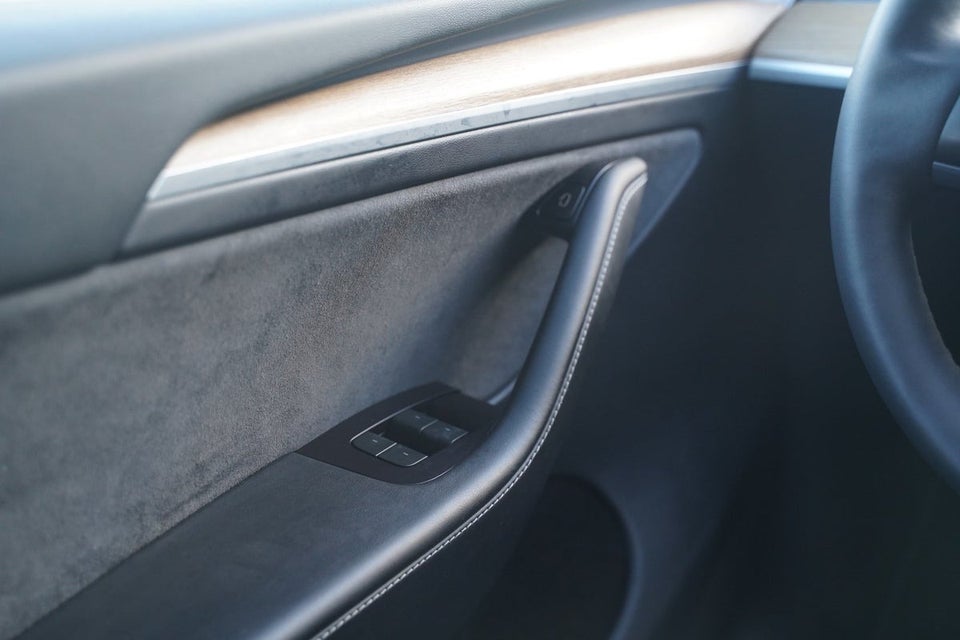 Tesla Model Y Long Range AWD 5d