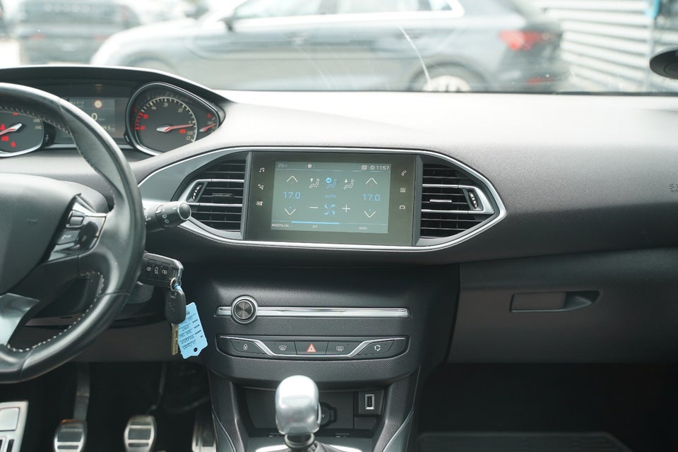 Peugeot 308 1,5 BlueHDi 130 Allure Sky SW 5d
