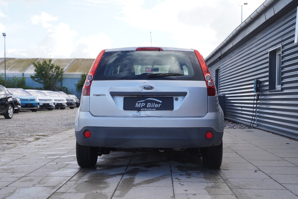 Ford Fiesta 1,4 Ambiente 5d