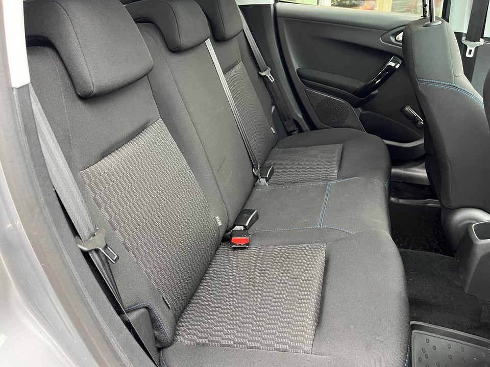 Peugeot 208 1,2 PureTech 82 Signature Sky 5d