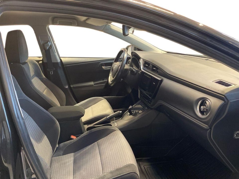 Toyota Auris 1,8 Hybrid H2 Selected CVT 5d