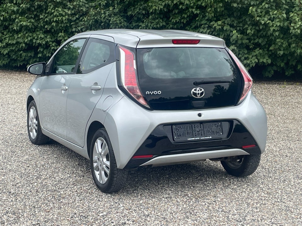 Toyota Aygo 1,0 VVT-i x-play 5d