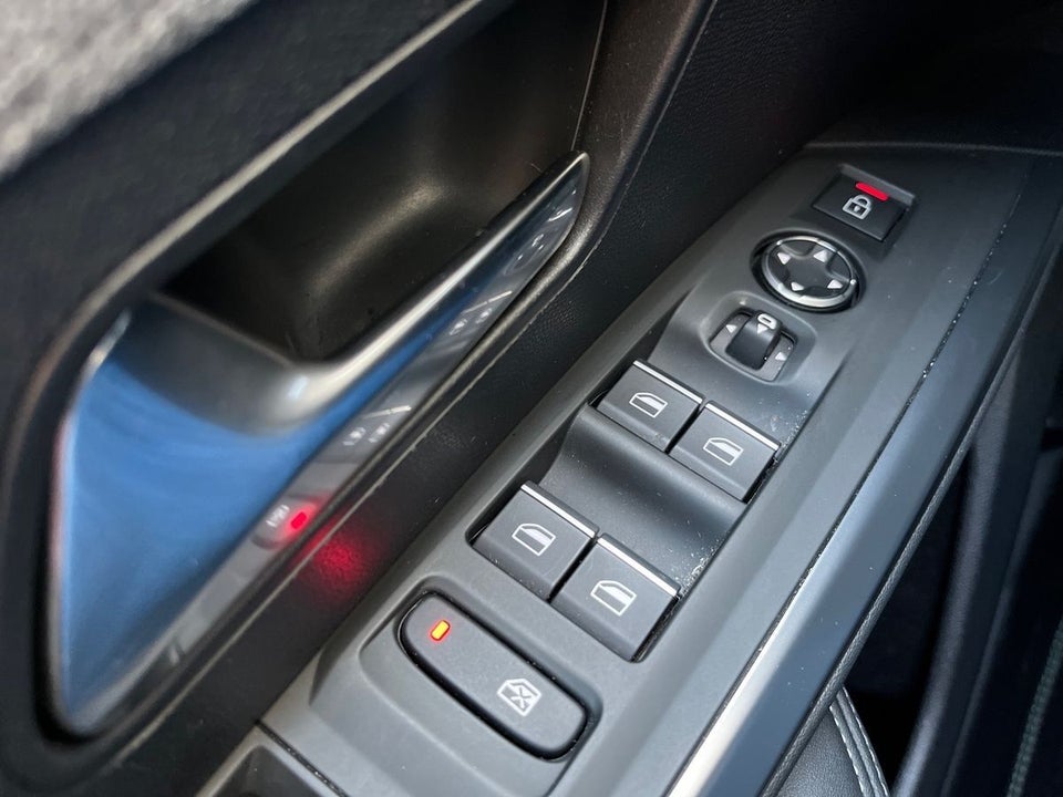 Peugeot e-3008 77 GT 5d