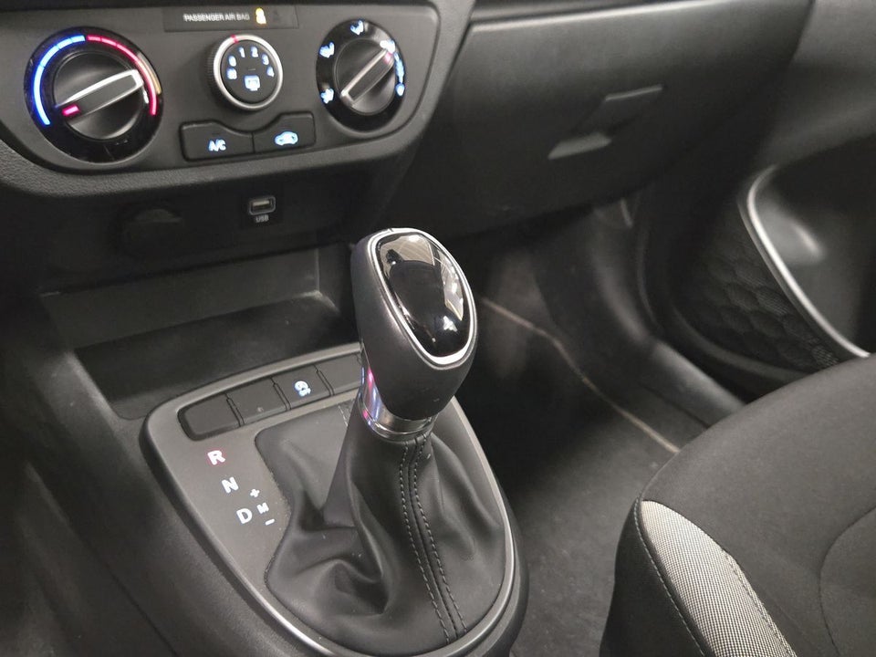 Hyundai i10 1,0 MPi Essential AMT 5d