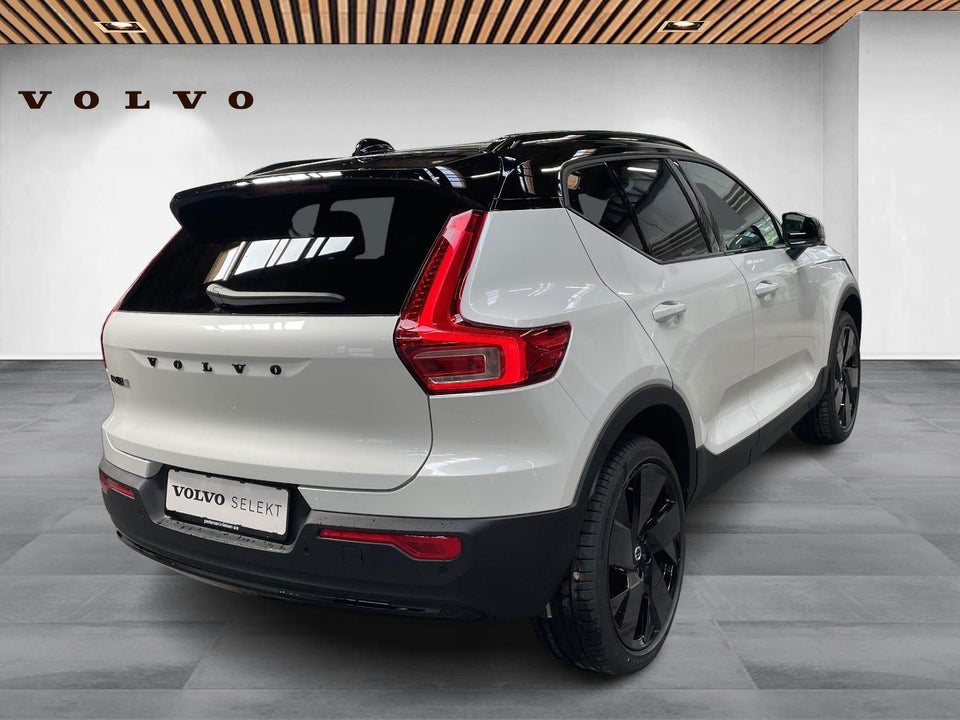 Volvo EX40 Extended Range Black Edition 5d