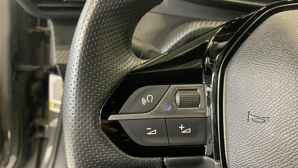 Peugeot e-2008 50 GT 5d