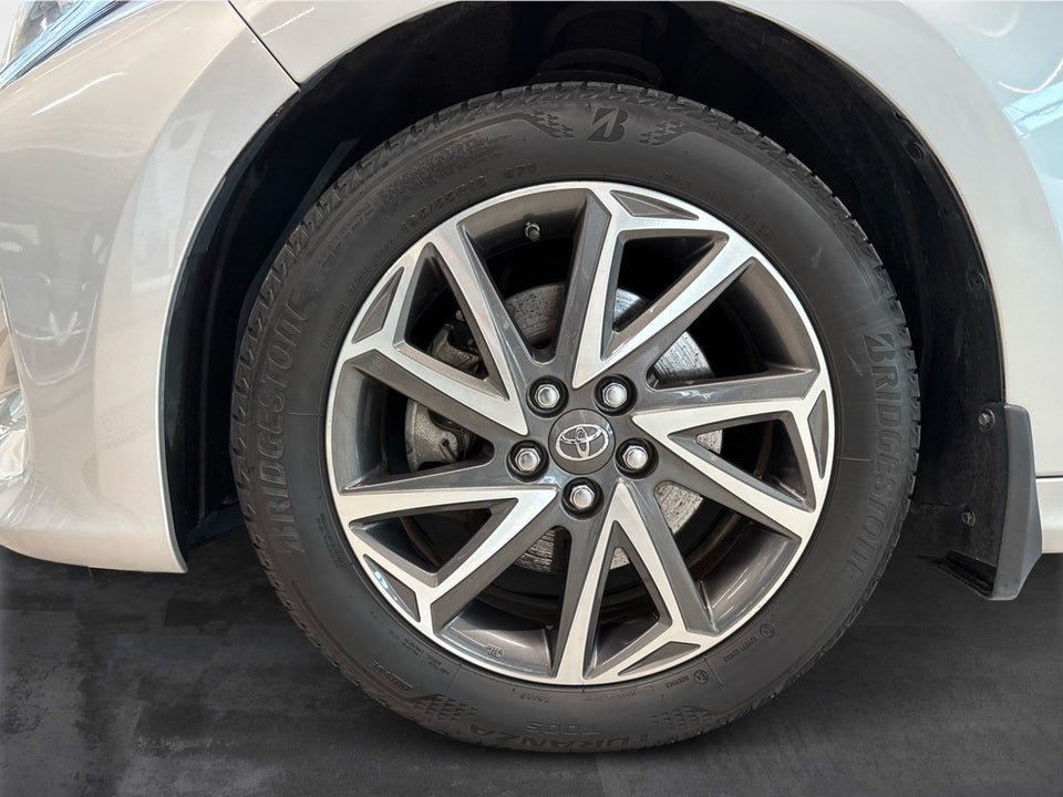 Toyota Yaris 1,5 Hybrid H1 e-CVT 5d