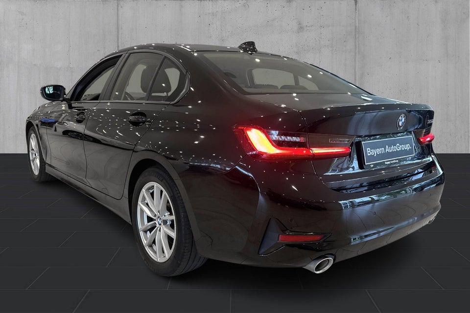 BMW 330i 2,0 Connected aut. 4d