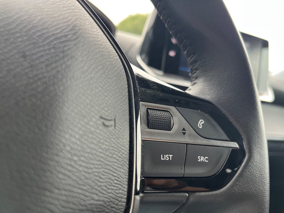 Peugeot 208 1,2 PureTech 100 Allure 5d
