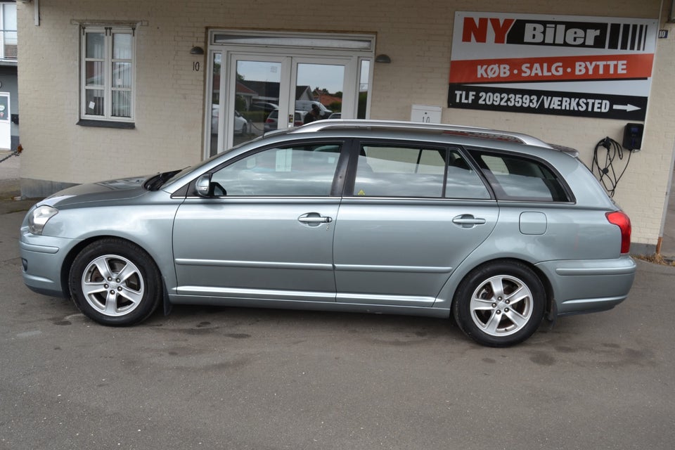 Toyota Avensis 2,0 VVT-i Executive stc. 5d