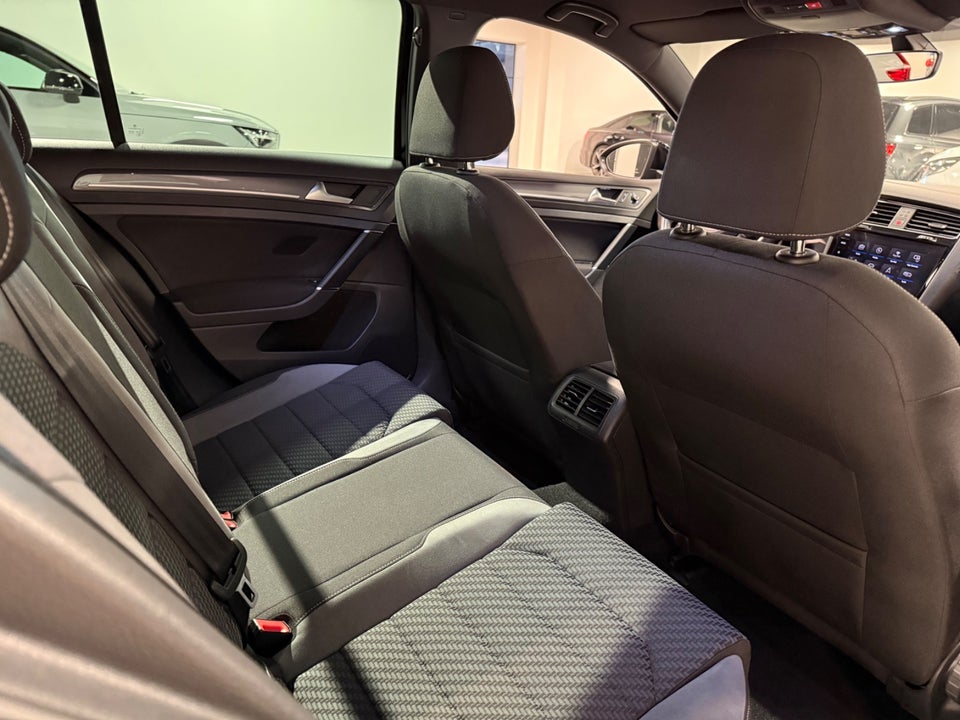 VW Golf VII 1,5 TSi 150 R-line DSG 5d